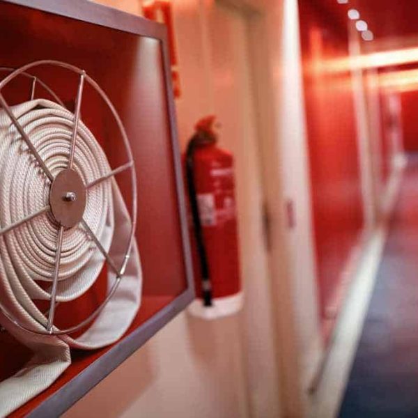 fire-extinguisher-and-hose-reel-in-hotel-corridor-2024-09-17-01-48-03-utc_diseno-web-en-Barcelona.jpg